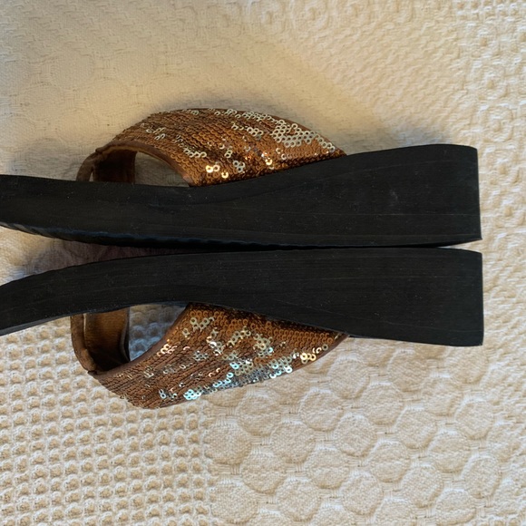 Yellow Box Flip Flops Thongs Sandals - Picture 8 of 13